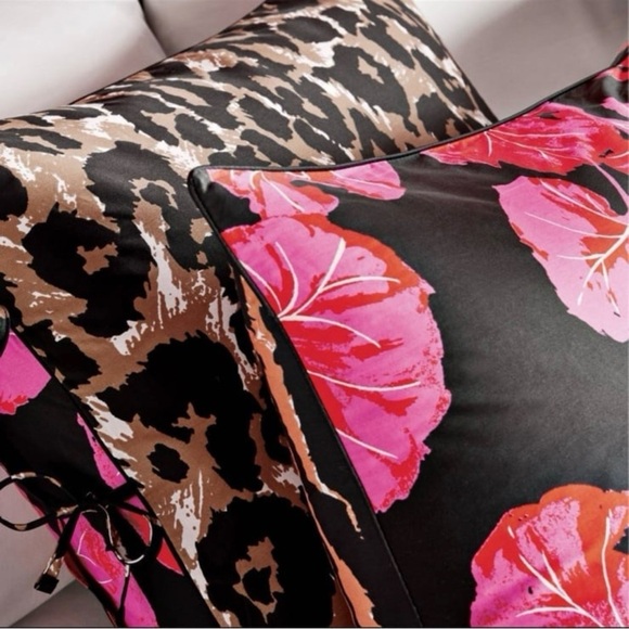 🐆NO OFFERS! DVF LIM ED COMFORTER SET - Picture 5 of 10